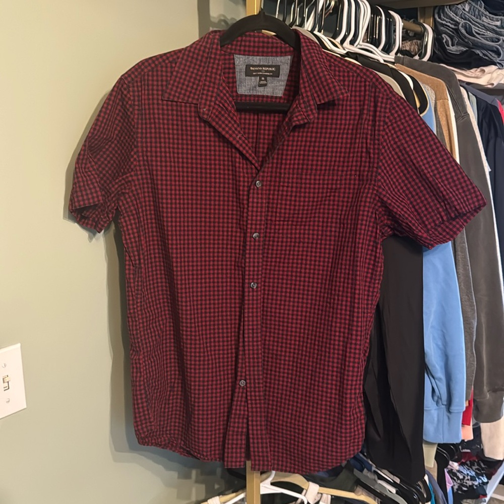 Banana Republic short sleeve/standard fit button up shirt!